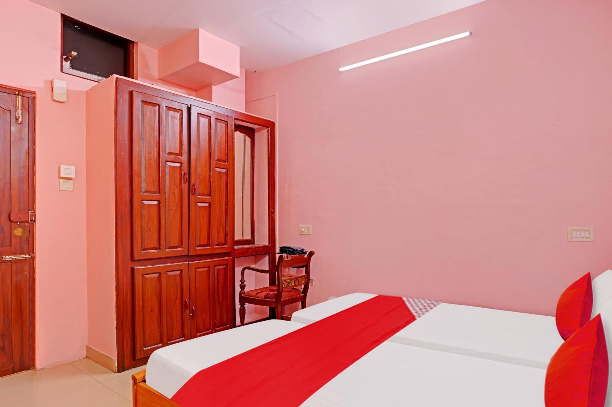 Hotel O Safa Inn Trippapur Kültér fotó