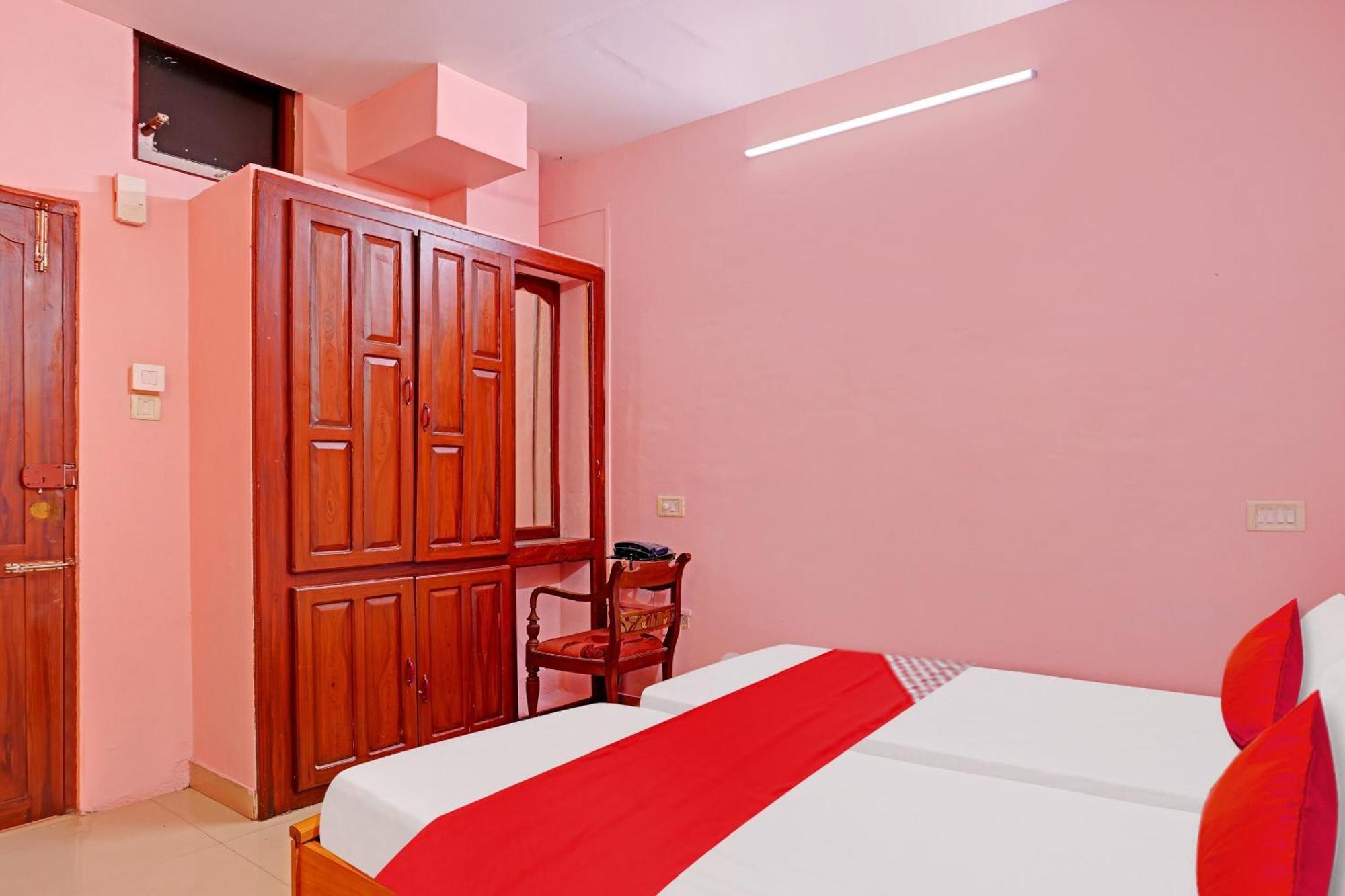 Hotel O Safa Inn Trippapur Kültér fotó
